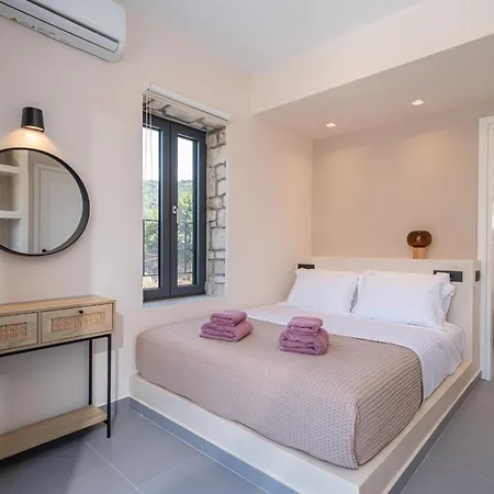 Βίλα Luxury Stone Aris, Ideally Located Just A 5-minute Walk From Restaurants And Shops Διβαράτα