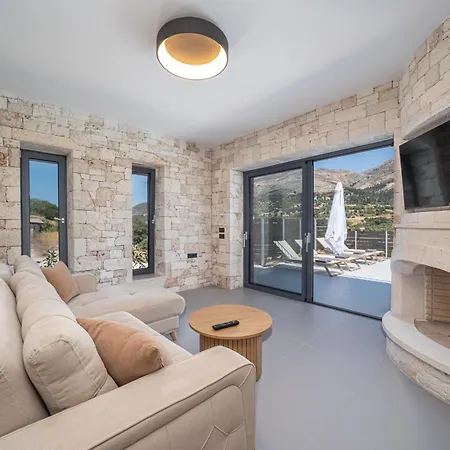 Luxury Stone Aris, Ideally Located Just A 5-minute Walk From Restaurants And Shops Vila