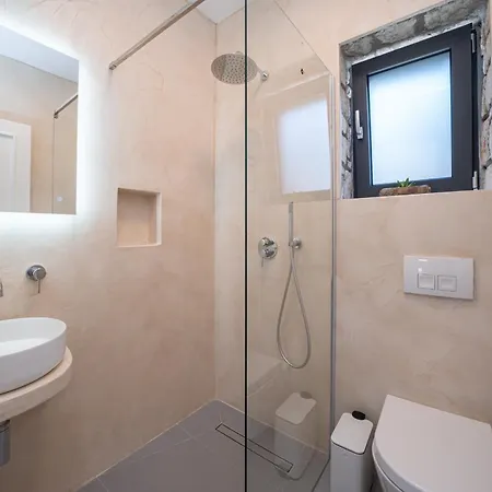 Luxury Stone Aris, Ideally Located Just A 5-minute Walk From Restaurants And Shops Βίλα Διβαράτα