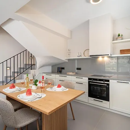 Βίλα Luxury Stone Aris, Ideally Located Just A 5-minute Walk From Restaurants And Shops Διβαράτα