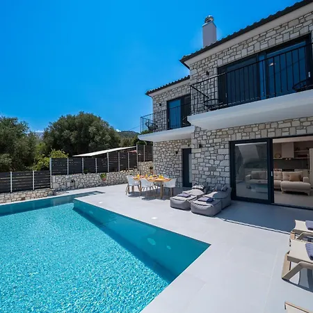 Luxury Stone Aris, Ideally Located Just A 5-minute Walk From Restaurants And Shops *