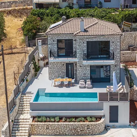 Luxury Stone Aris, Ideally Located Just A 5-minute Walk From Restaurants And Shops Vila Divarata