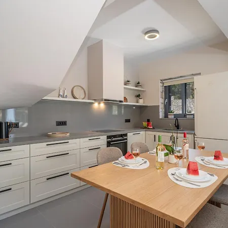 Luxury Stone Aris, Ideally Located Just A 5-minute Walk From Restaurants And Shops Διβαράτα