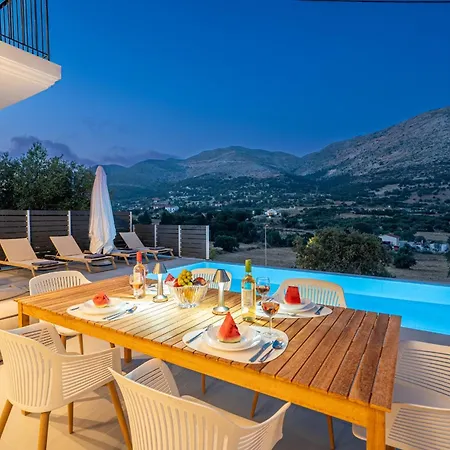 빌라 Luxury Stone Aris, Ideally Located Just A 5-minute Walk From Restaurants And Shops *