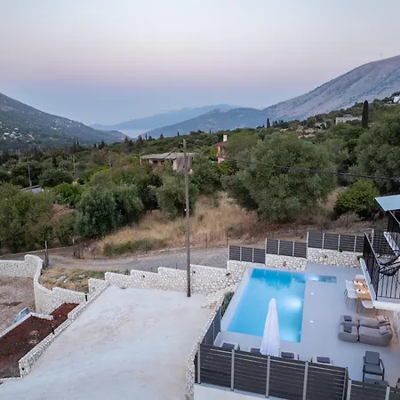 Villa Luxury Stone Aris, Ideally Located Just A 5-minute Walk From Restaurants And Shops *