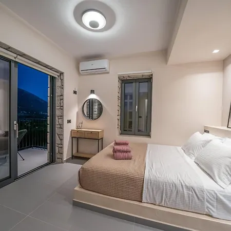 Luxury Stone Aris, Ideally Located Just A 5-minute Walk From Restaurants And Shops Villa *